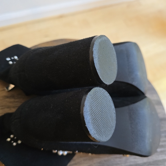 Olivia Miller Diomede Pearl and Rhinestone Booties, Black, EUC, Size 8.5US - Picture 9 of 10